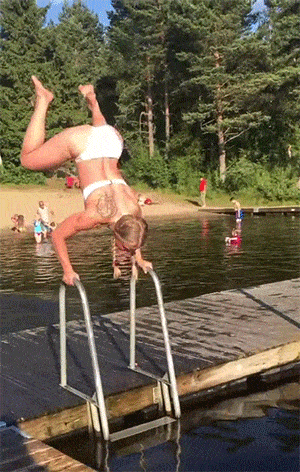 Девушки тренируются