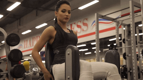 Девушки тренируются