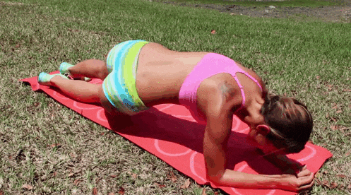 Девушки тренируются