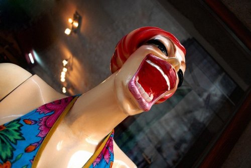 Приколы и маразмы в магазинах: странные и жуткие игрушки