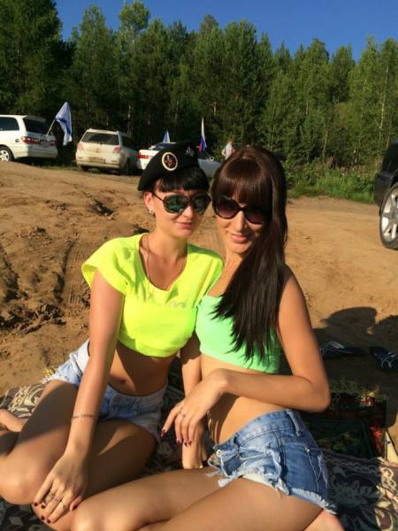 Привлекательные девушки на природе