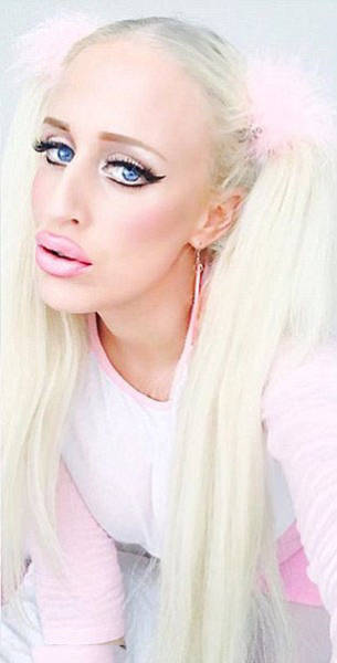 Порнозвезда Алисия Амира, которая хочет быть похожа на куклу Барби Порнозвезда Алисия Амира, которая хочет быть похожа на куклу Барби