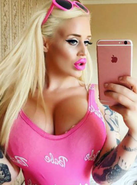 Порнозвезда Алисия Амира, которая хочет быть похожа на куклу Барби Порнозвезда Алисия Амира, которая хочет быть похожа на куклу Барби