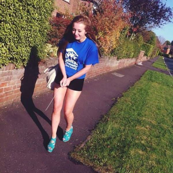 Барышни возвращаются домой после бурной ночи, полной секса и алкоголя Барышни возвращаются домой после бурной ночи, полной секса и алкоголя