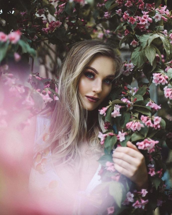 Чувственные фотографии красивых женщин на грани творчества и сексуальности