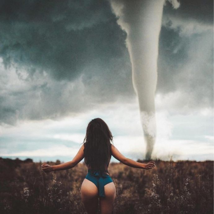 Чувственные фотографии красивых женщин на грани творчества и сексуальности