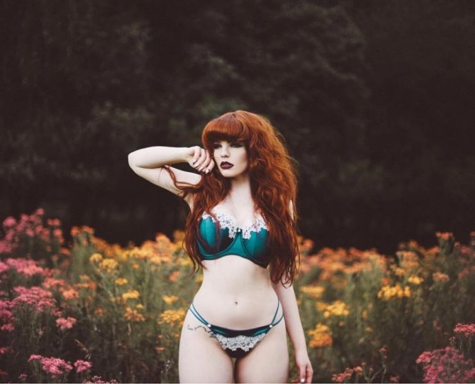 Чувственные фотографии красивых женщин на грани творчества и сексуальности