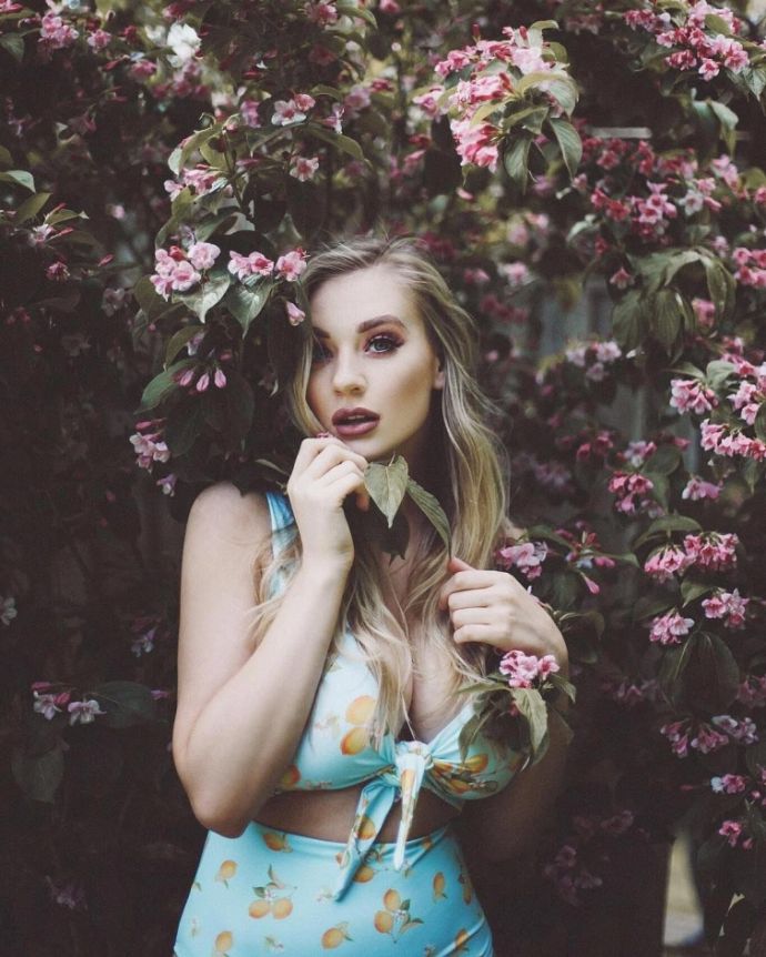 Чувственные фотографии красивых женщин на грани творчества и сексуальности