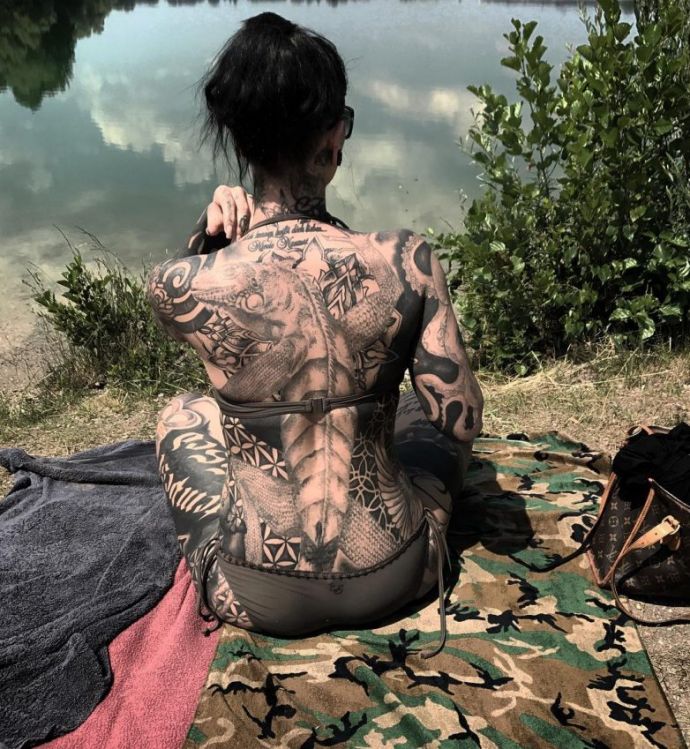 Расписная красотка одной дурёхи