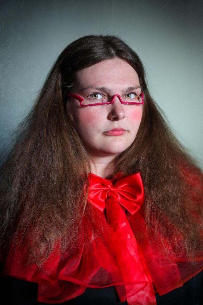 Фотографии женщин в безумно нелепых товарах для красоты, обещающих исправить внешность