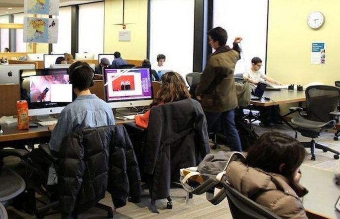 Любители порно попались на просмотре клубнички в публичных местах