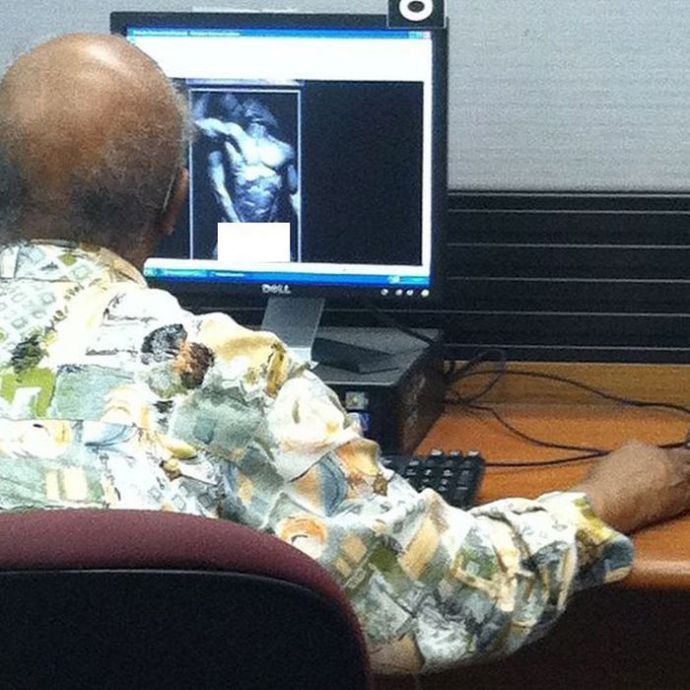 Любители порно попались на просмотре клубнички в публичных местах