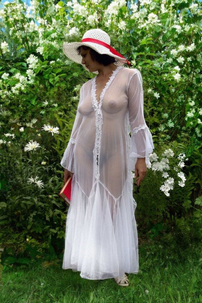 Мадам, у вас всё видно!