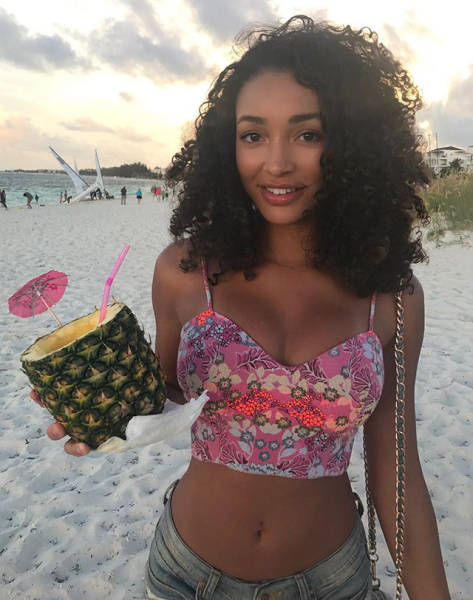 Красивые девушки, на которых приятно смотреть Красивые девушки, на которых приятно смотреть