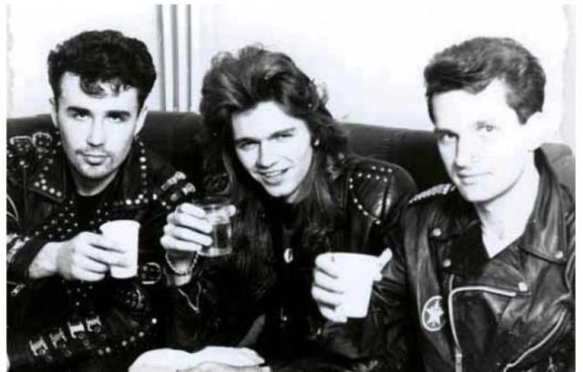 Снимки современных знаменитостей из 1990-х годов Снимки современных знаменитостей из 1990-х годов