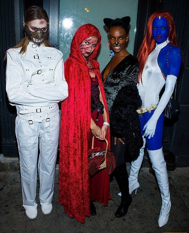 Жутко очаровательные ангелы Victoria's Secret устроили реальный треш на Хэллоуин