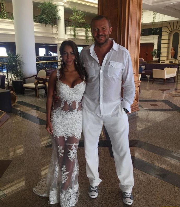 У нас снова свадьба!Беркова в "голом" платьице и Стоянов обвенчались