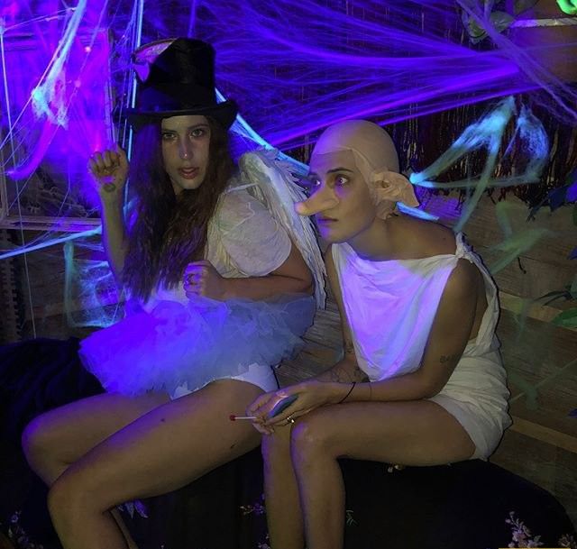 Прикольные костюмчики дочерей Брюса Уиллиса на праздничке Halloween