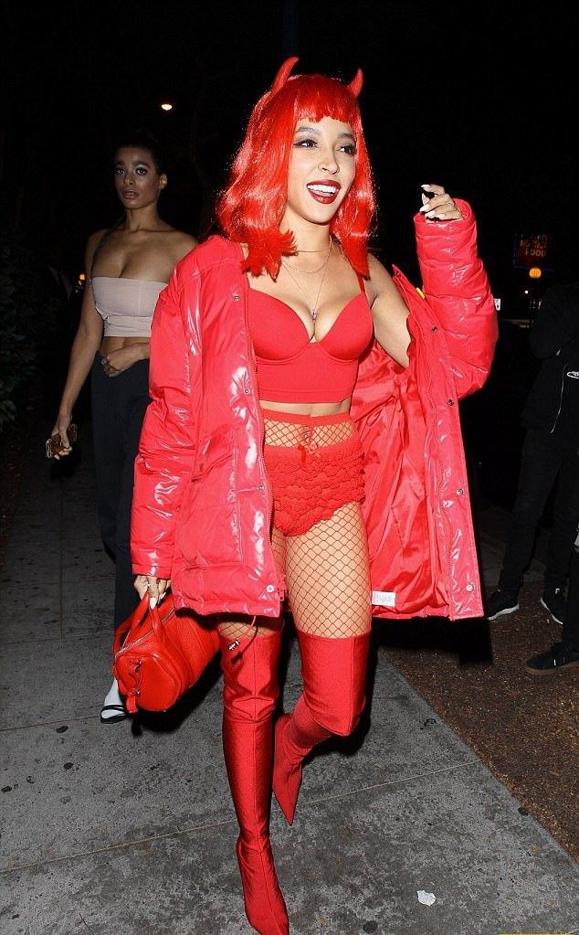 Дьявольски сексапильная!Певица Tinashe в нижнем белье пришла на день рождения Кайли Дженнер