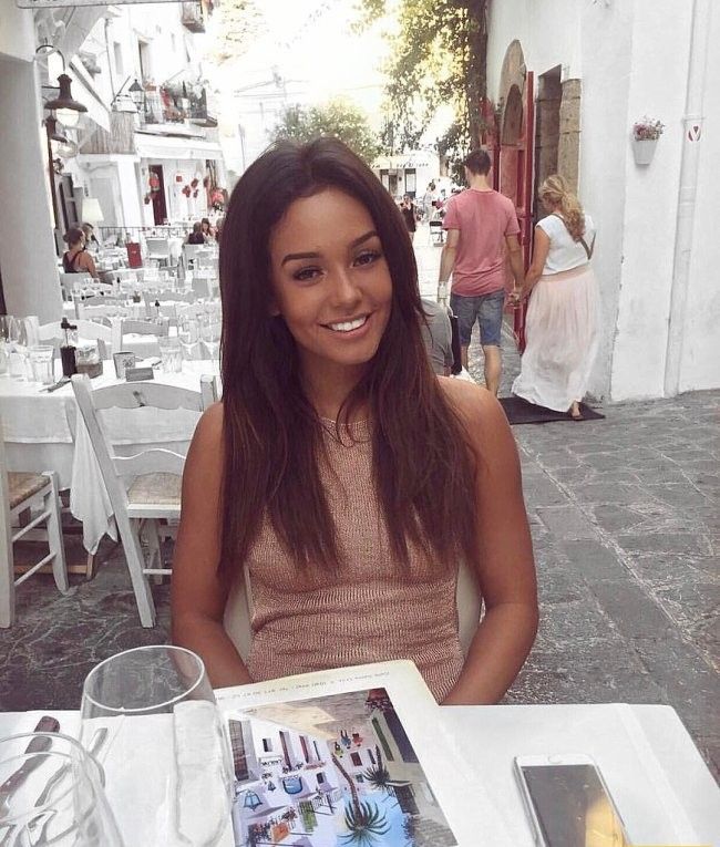 Жгучая бразильская модель Amanda Finniee