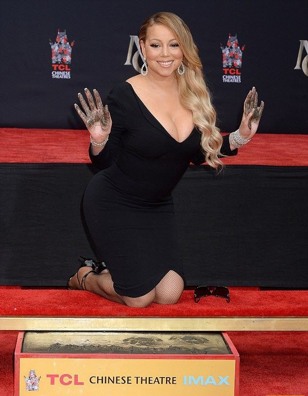 Мэрайя Кэри прилюдно встала на колени и увековечила собственный след в истории шоу-бизнеса