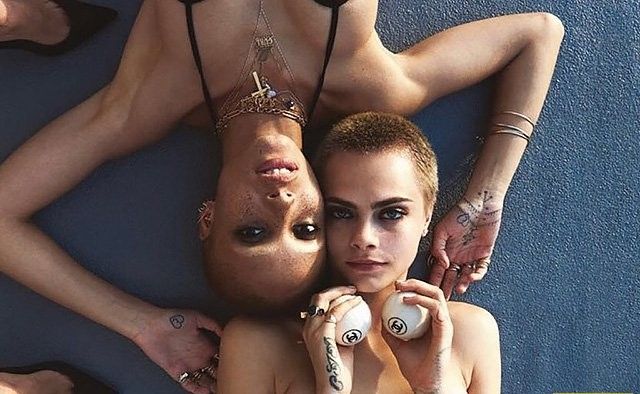 Кара Делевинь снялась в провокационной фотосессии топлесс