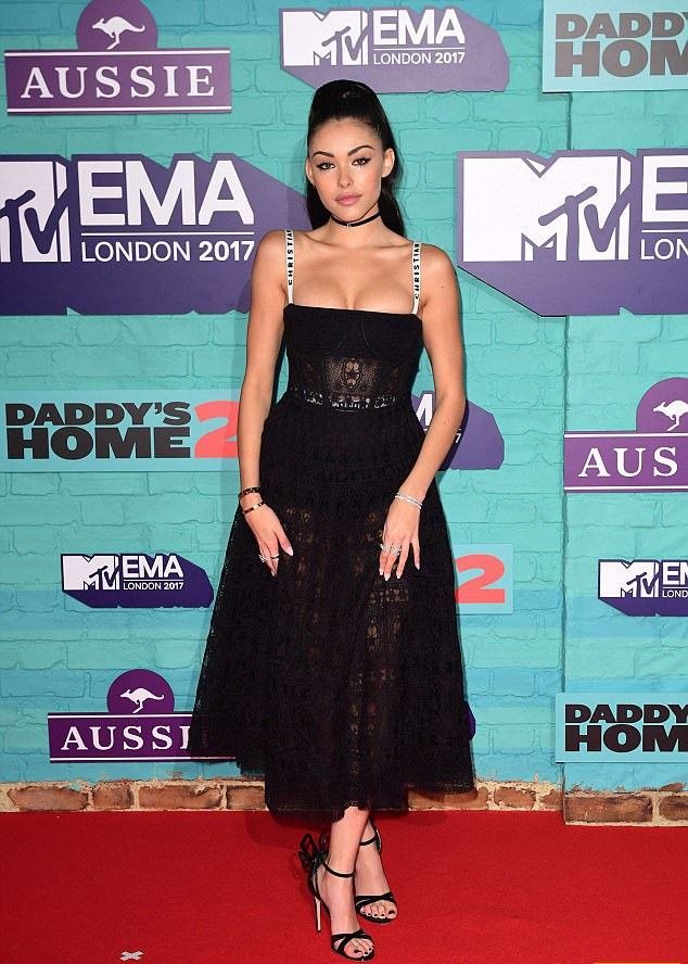 Молодая Мэдисон Бир сразила прозрачным платьицем и дерзким декольте