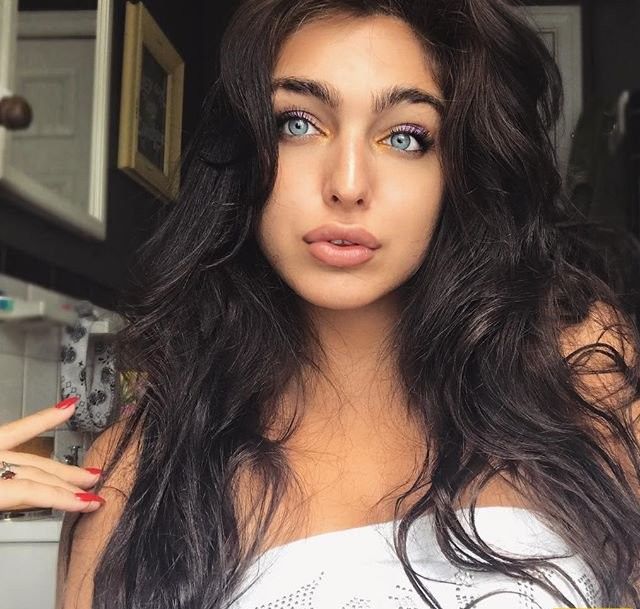 Сексапильная студентка из США стала популярной Instagram моделью