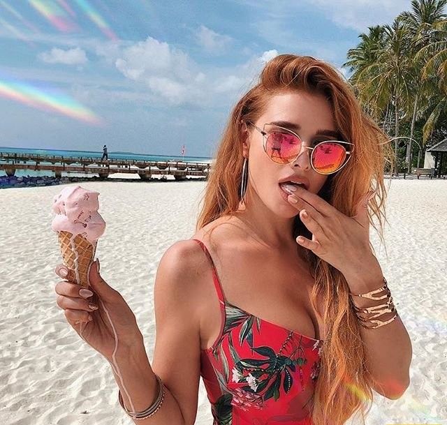 Экс-солистка "ВИА Гры" Татьяна Котова выложила жаркие снимки в бикини