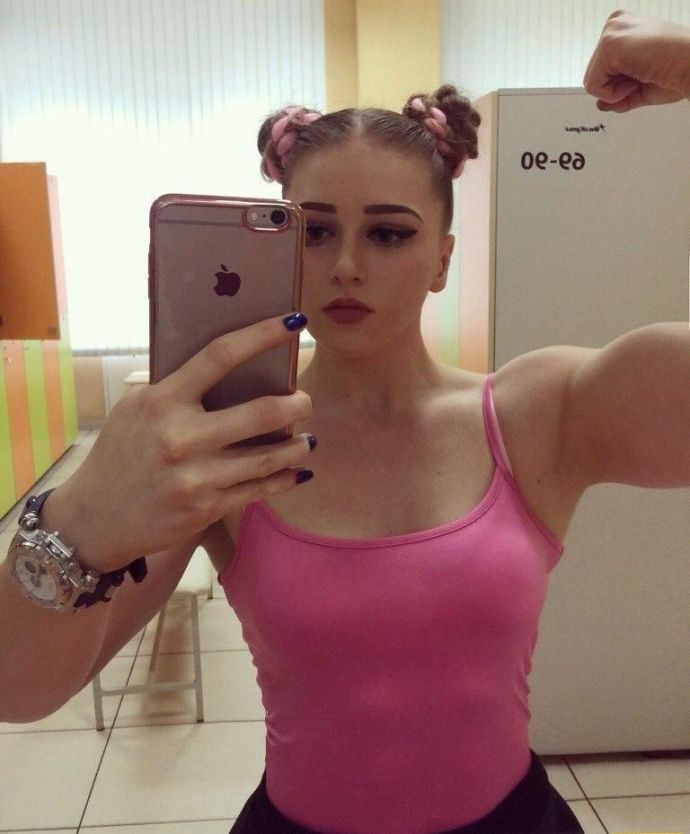 Бодибилдерша из Саратова Юля Винс в полном порядке