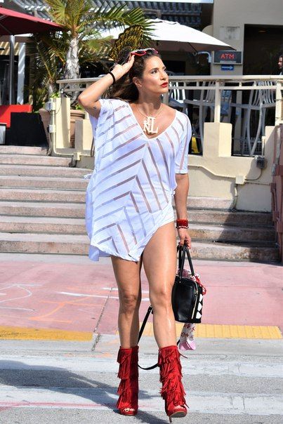 Дженнифер Николь Ли без лифчика на шоппинге в Майами