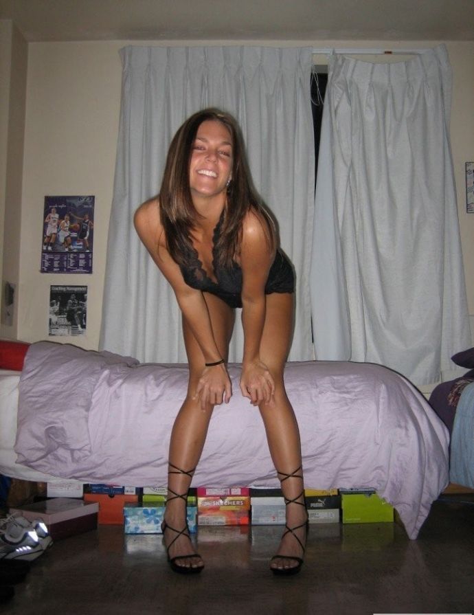 Голая студентка Ниагарского университета