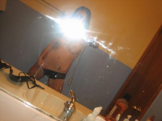 Сняла нижнее белье и показала себя голой в ванной