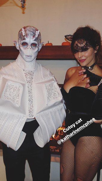 Кэтрин Макфи отмечает Хэллоуин - Instagram