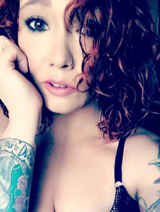 Привлекательные девушки с татуировками