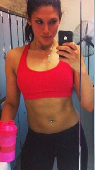 Модель осчастливила себя, поправившись на 10 размеров