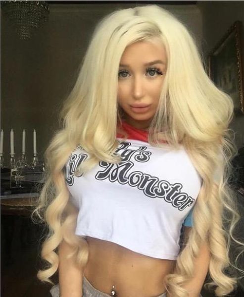 Живая Барби продолжает закачивать в себя силикон