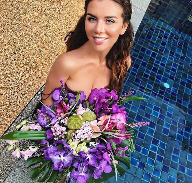 Анна Седокова восхитила броским снимком в бикини