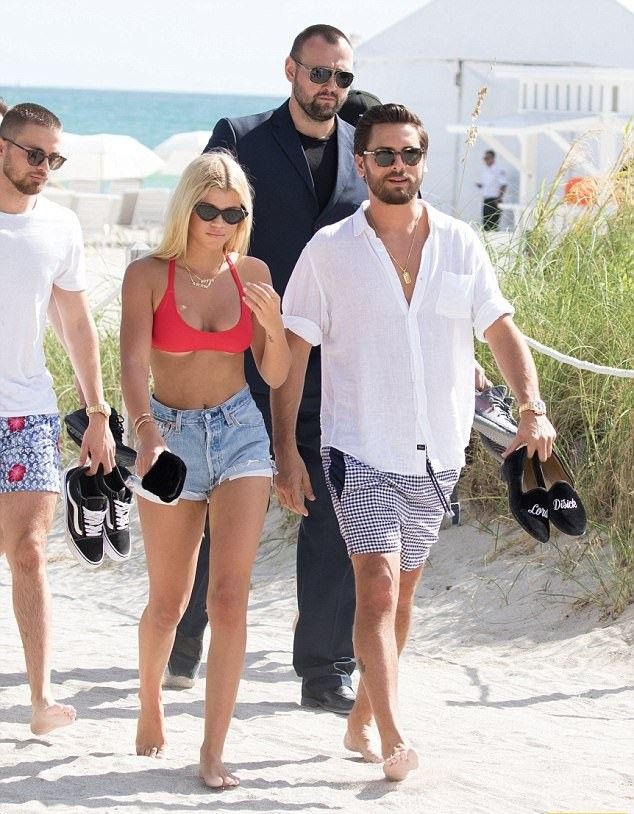 19-летняя София Ричи попалась фотографы в особенном наряде