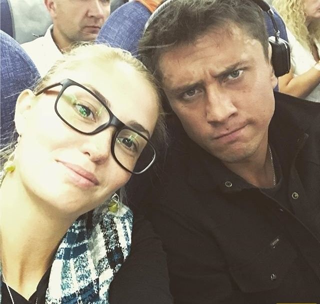 Агата Муцениеце и Павел Прилучный устроили горячую фотосессию на пляже