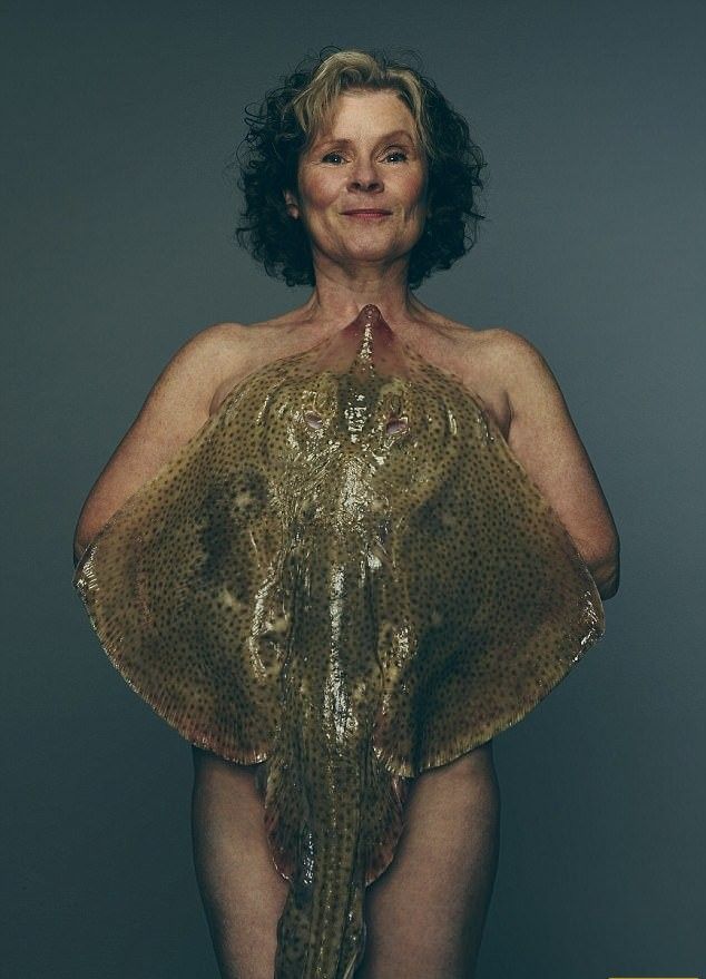 Знаменитости на сто процентов обнажились ради фото с дохлой рыбой