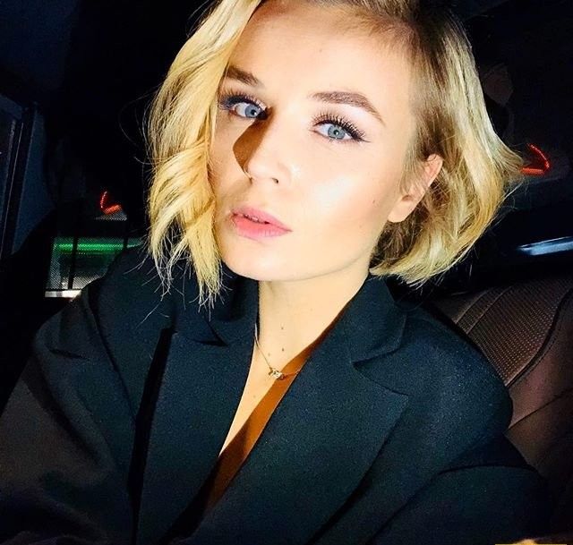 Потрясающая!Полина Гагарина удивила "голым" нарядом