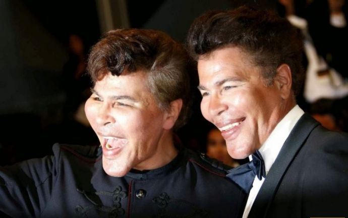 С каждым годом все страшнее... Известные французские телеведущие братья Богдановы