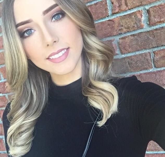 22-летняя дочь Эминема обнародовала провокационный снимок в соцсетях