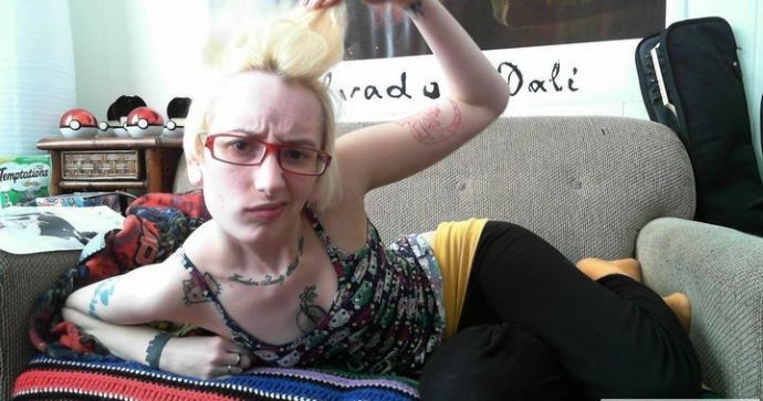 Домашние фото худенькой неформалки