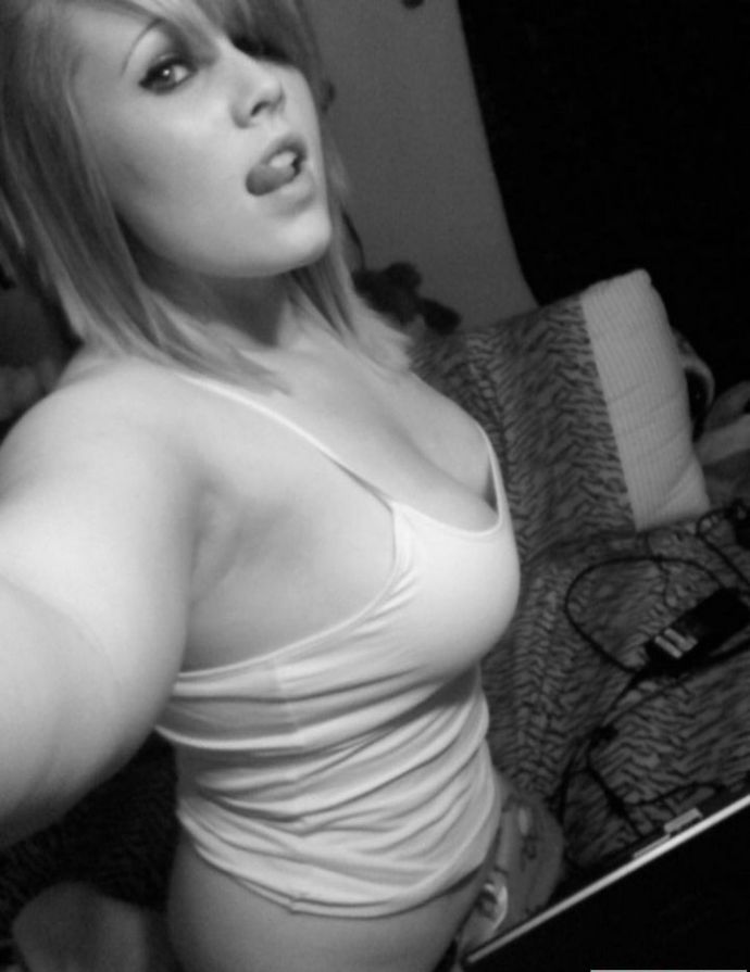 Селфи от полненькой дояркой