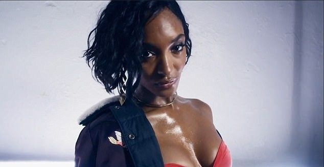 Знойная смуглянка Джордан Данн снялась в дерзкой фотосессии