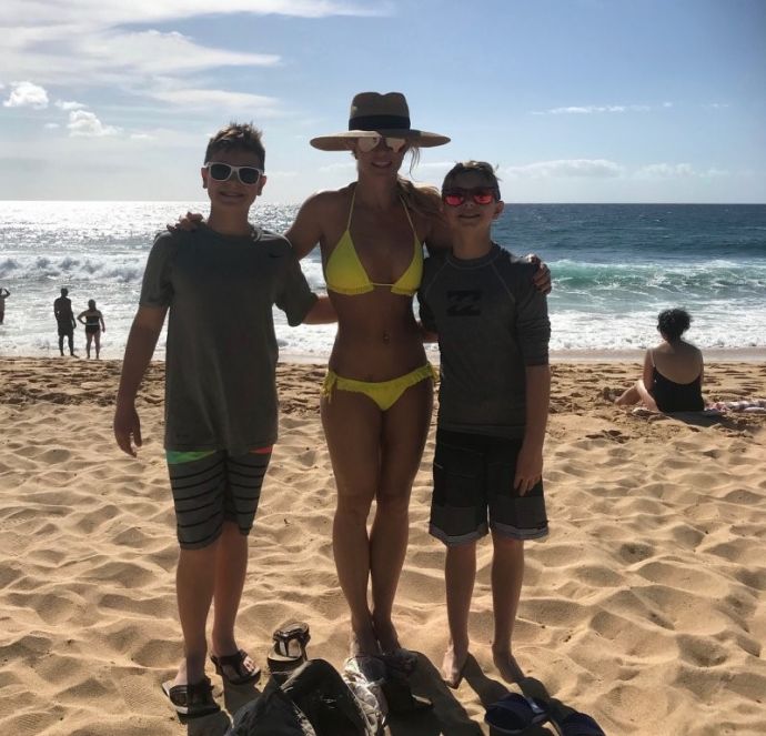 36-летняя Бритни Спирс отдохнула на пляже с сыновьями