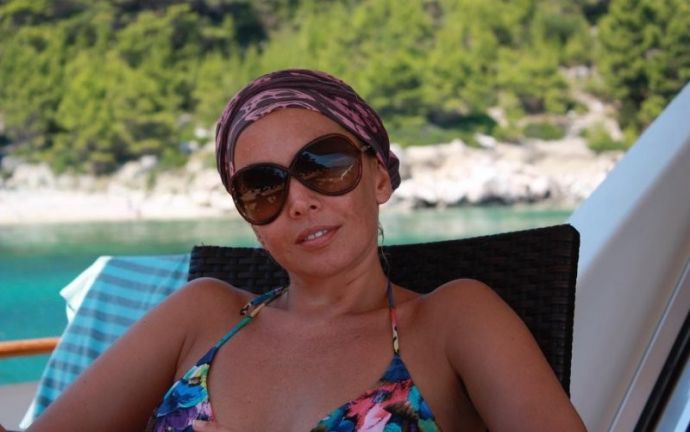 Сестра Жанны Фриске опубликовала редкие фото певицы