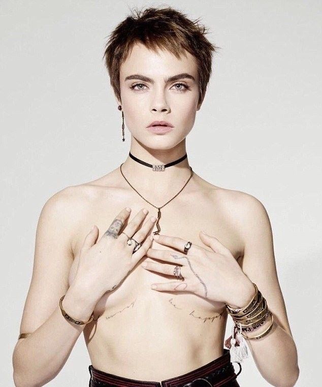 25-летняя Кара Делевинь снялась топлесс в дерзкой фотосессии